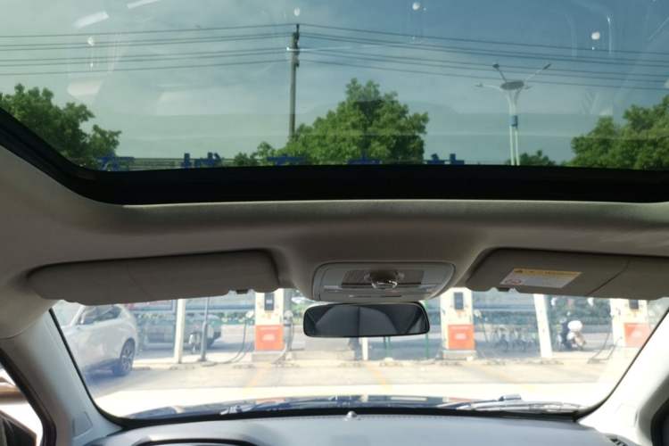 Used Roewe RX5 2019 20T Two-Wheel Drive Automatic Ali Smart Connectivity Platinum Edition Headliner