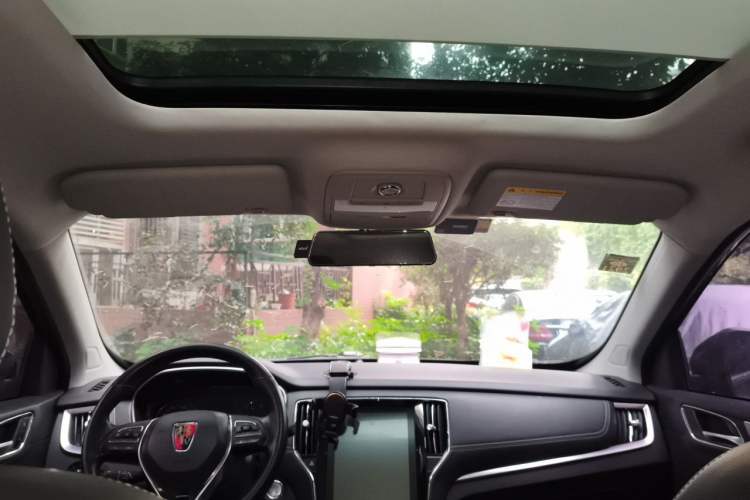 Used Roewe RX5 2019 20T Two-Wheel Drive Automatic 4G Connected Platinum Edition Headliner