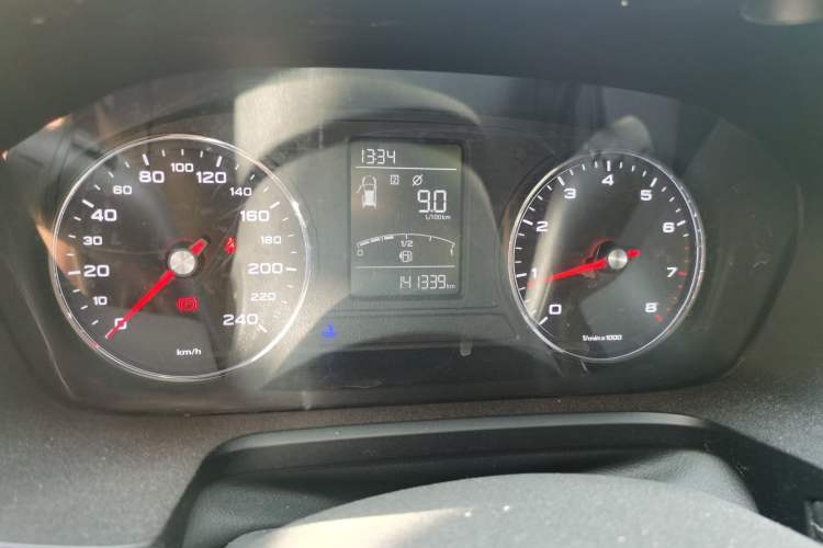 Used Roewe RX5 2019 20T Two-Wheel Drive Manual 4G Connect Platinum Edition Instrument Cluster