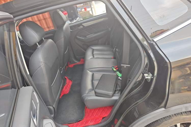 Used Roewe RX5 2019 20T Two-Wheel Drive Automatic 4G Connected Platinum Edition Interior 4