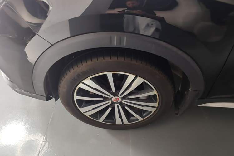 Used Roewe RX5 2019 20T Two-Wheel Drive Automatic 4G Connected Platinum Edition Left Front Wheel Hub