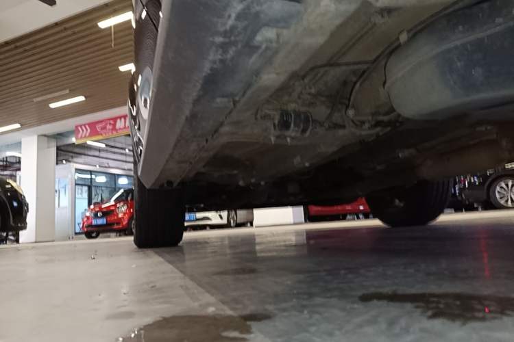 Used Roewe RX5 2019 20T Two-Wheel Drive Automatic 4G Connected Platinum Edition Left Side Sill