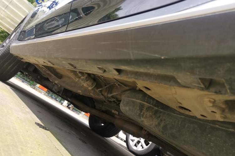 Used Roewe RX5 2019 20T Two-Wheel Drive Automatic Ali Smart Connectivity Platinum Edition Left Side Sill