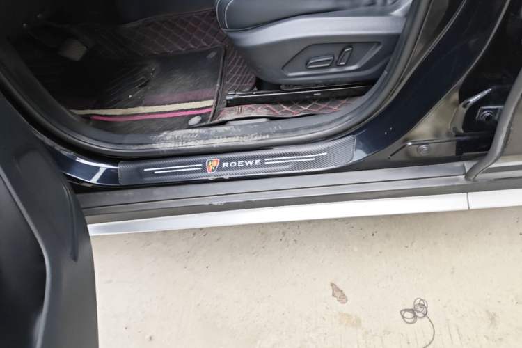 Used Roewe RX5 2019 20T Two-Wheel Drive Automatic Ali Smart Connectivity Platinum Edition Left Side Sill