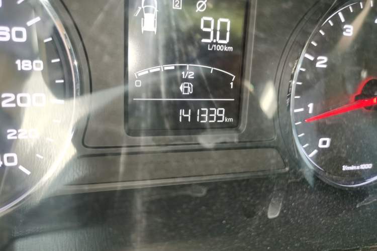 Used Roewe RX5 2019 20T Two-Wheel Drive Manual 4G Connect Platinum Edition Odometer Close Up