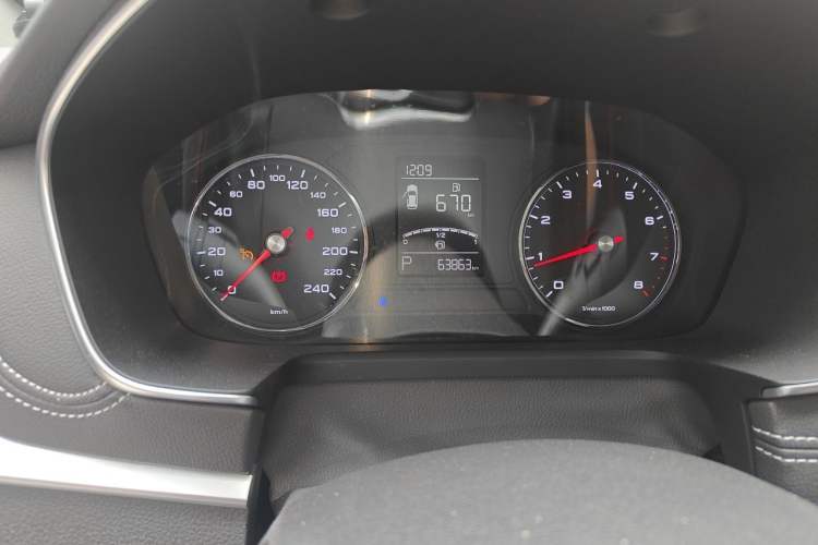 Used Roewe RX5 2019 20T Two-Wheel Drive Automatic 4G Connected Platinum Edition Odometer Close Up