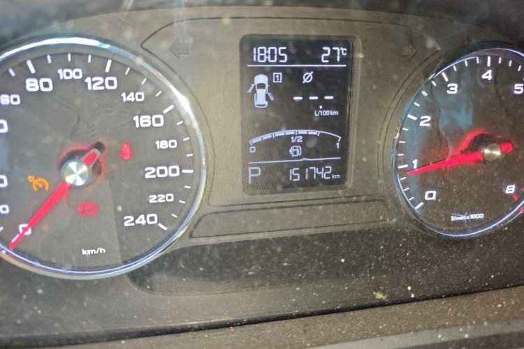Used Roewe RX5 2019 20T Two-Wheel Drive Automatic Ali Smart Connectivity Platinum Edition Odometer Close Up