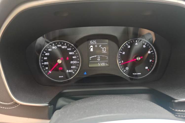 Used Roewe RX5 2019 20T Two-Wheel Drive Manual 4G Connect Platinum Edition Odometer Close Up
