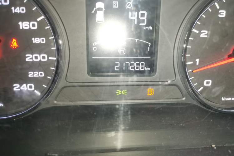 Used Roewe RX5 2019 20T Two-Wheel Drive Manual 4G Connect Platinum Edition Odometer Close Up