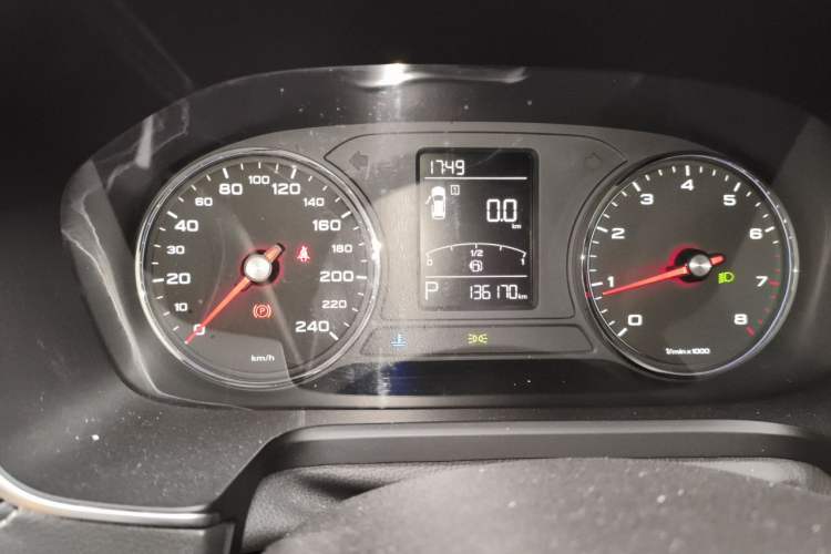 Used Roewe RX5 2019 20T Two-Wheel Drive Automatic 4G Connected Platinum Edition Odometer Close Up