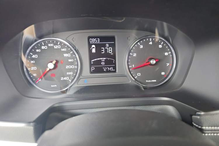 Used Roewe RX5 2019 20T Two-Wheel Drive Automatic 4G Connected Platinum Edition Odometer Close Up