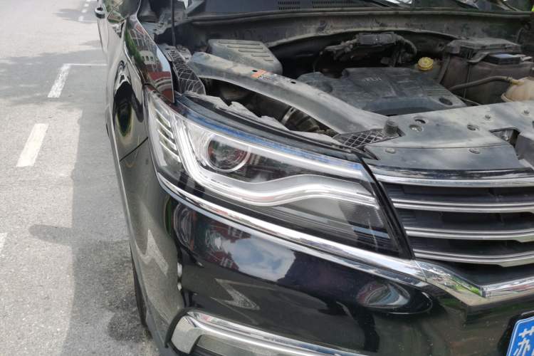 Used Roewe RX5 2019 20T Two-Wheel Drive Manual 4G Connect Platinum Edition Right Front Headlight