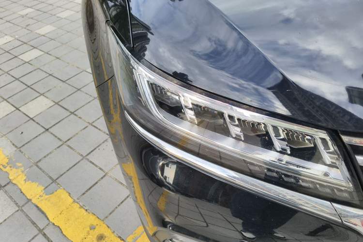 Used Roewe RX5 2019 20T Two-Wheel Drive Automatic 4G Connected Platinum Edition Right Front Headlight