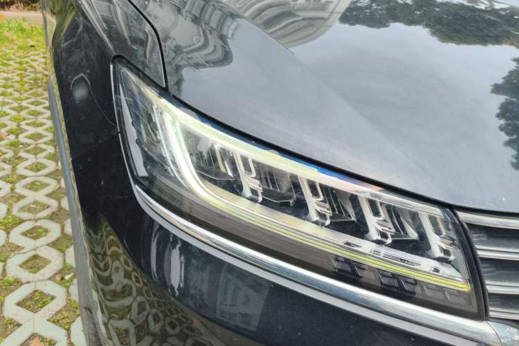 Used Roewe RX5 2019 20T Two-Wheel Drive Automatic 4G Connected Platinum Edition Right Front Headlight
