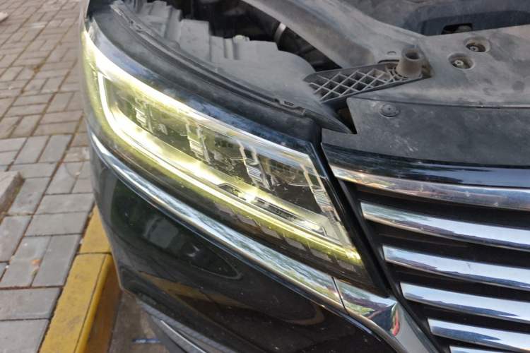 Used Roewe RX5 2019 20T Two-Wheel Drive Automatic Ali Smart Connectivity Platinum Edition Right Front Headlight