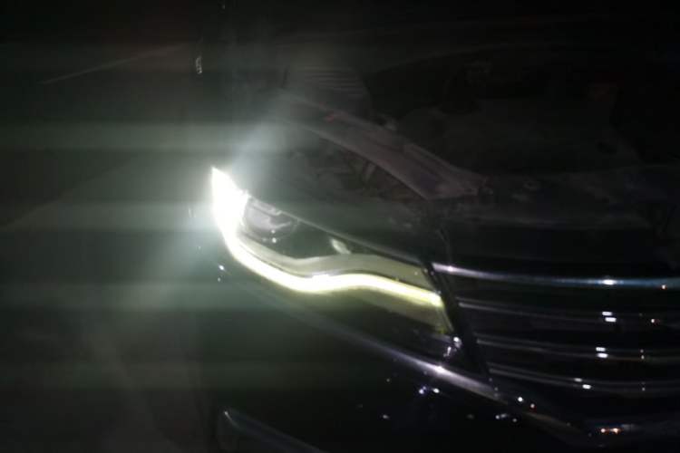 Used Roewe RX5 2019 20T Two-Wheel Drive Manual 4G Connect Platinum Edition Right Front Headlight