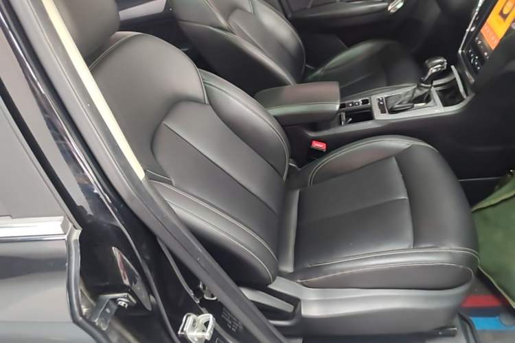 Used Roewe RX5 2019 20T Two-Wheel Drive Automatic 4G Connected Platinum Edition Right Front Seat