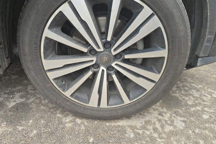Used Roewe RX5 2019 20T Two-Wheel Drive Automatic Ali Smart Connectivity Platinum Edition Right Front Wheel Hub