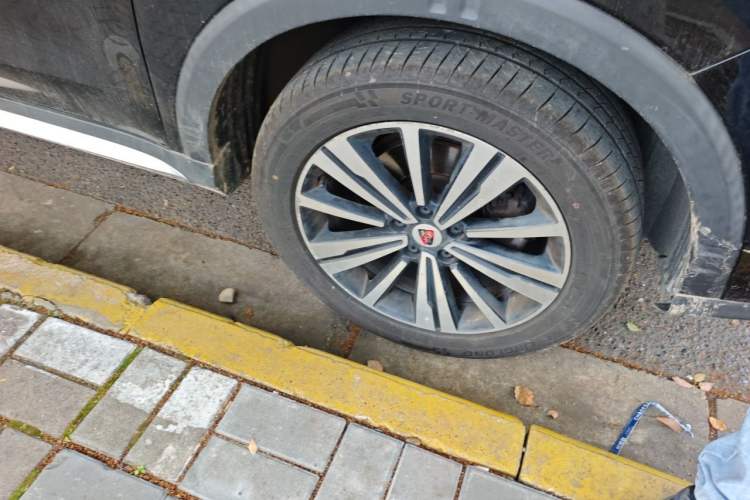 Used Roewe RX5 2019 20T Two-Wheel Drive Automatic Ali Smart Connectivity Platinum Edition Right Front Wheel Hub