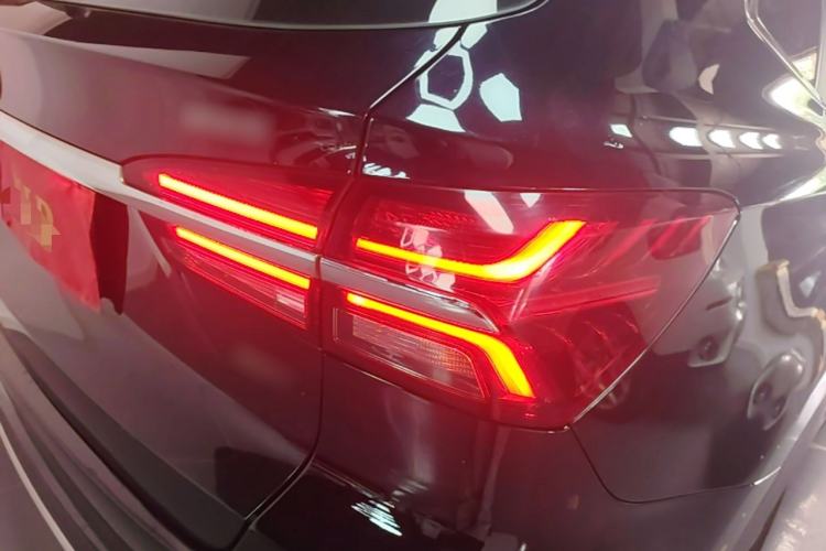 Used Roewe RX5 2019 20T Two-Wheel Drive Automatic 4G Connected Platinum Edition Right Rear Taillight