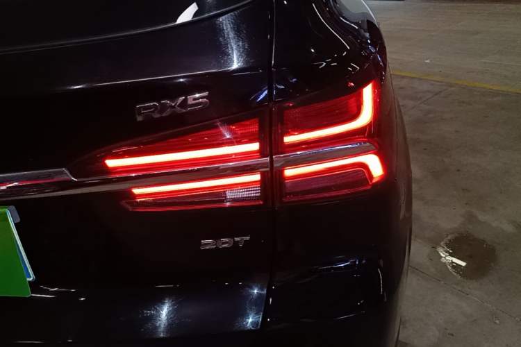 Used Roewe RX5 2019 20T Two-Wheel Drive Automatic 4G Connected Platinum Edition Right Rear Taillight