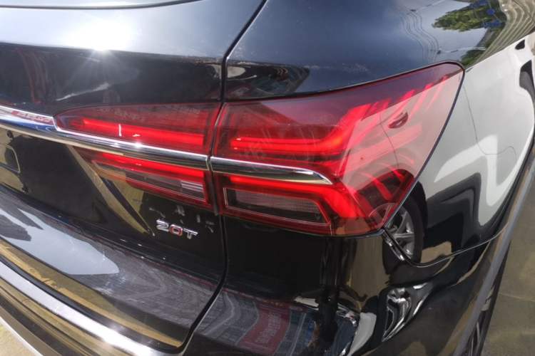 Used Roewe RX5 2019 20T Two-Wheel Drive Automatic Ali Smart Connectivity Platinum Edition Right Rear Taillight