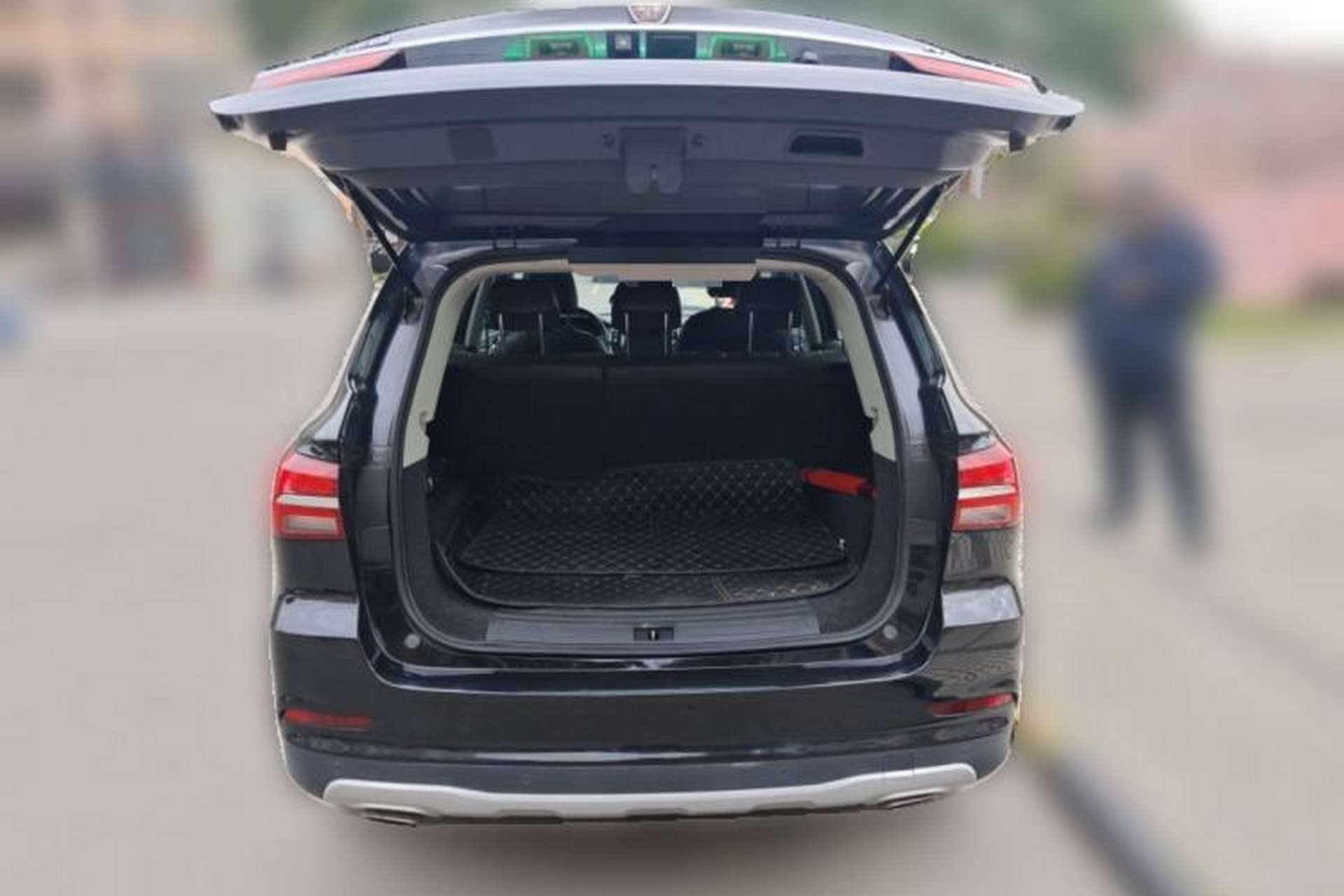 Used Roewe RX5 2019 20T Two-Wheel Drive Automatic 4G Connected Platinum Edition Trunk