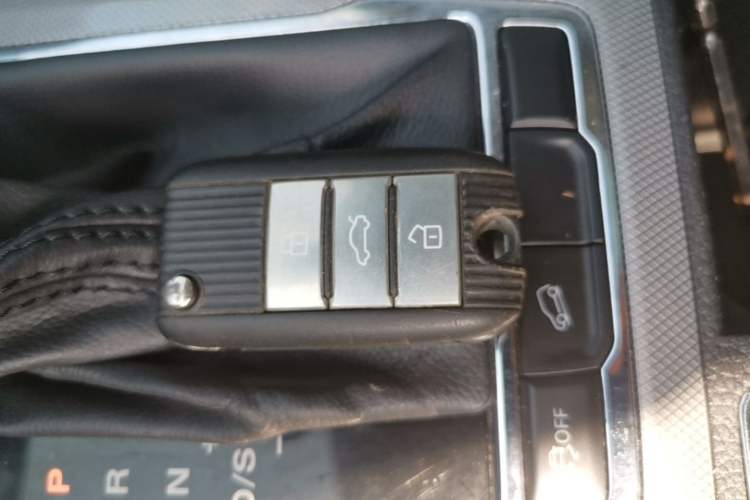 Used Roewe RX5 2019 20T Two-Wheel Drive Automatic Ali Smart Connectivity Platinum Edition Vehicle Key