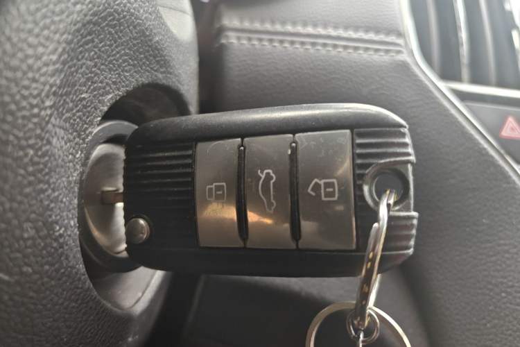 Used Roewe RX5 2019 20T Two-Wheel Drive Manual 4G Connect Platinum Edition Vehicle Key
