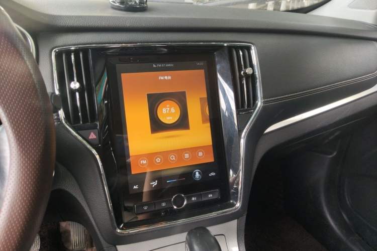 Used Roewe RX5 2019 20T Two-Wheel Drive Automatic 4G Connected Platinum Edition Audio And AC Panel