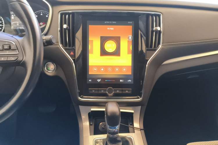 Used Roewe RX5 2019 20T Two-Wheel Drive Automatic 4G Connected Platinum Edition Audio And AC Panel