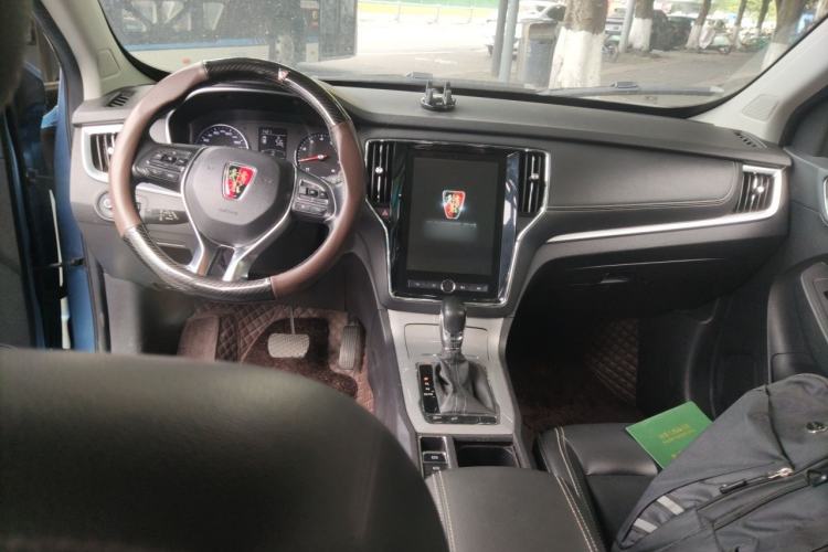 Used Roewe RX5 2019 20T Two-Wheel Drive Automatic 4G Connected Platinum Edition Center Console