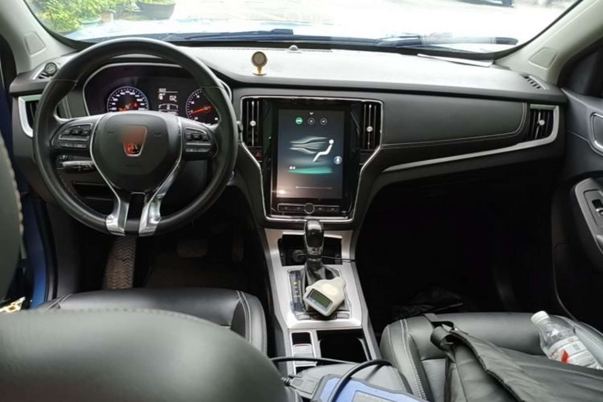 Used Roewe RX5 2019 20T Two-Wheel Drive Automatic 4G Connected Platinum Edition Center Console
