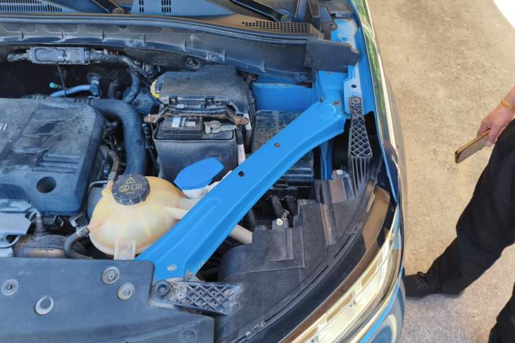 Used Roewe RX5 2019 20T Two-Wheel Drive Automatic 4G Connected Platinum Edition Engine Bay Left