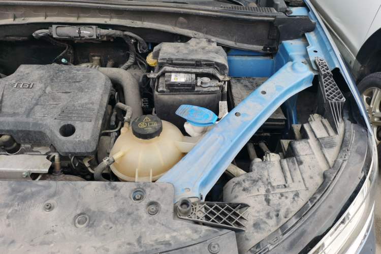 Used Roewe RX5 2019 20T Two-Wheel Drive Manual Ali Smart Network Platinum Edition Engine Bay Left