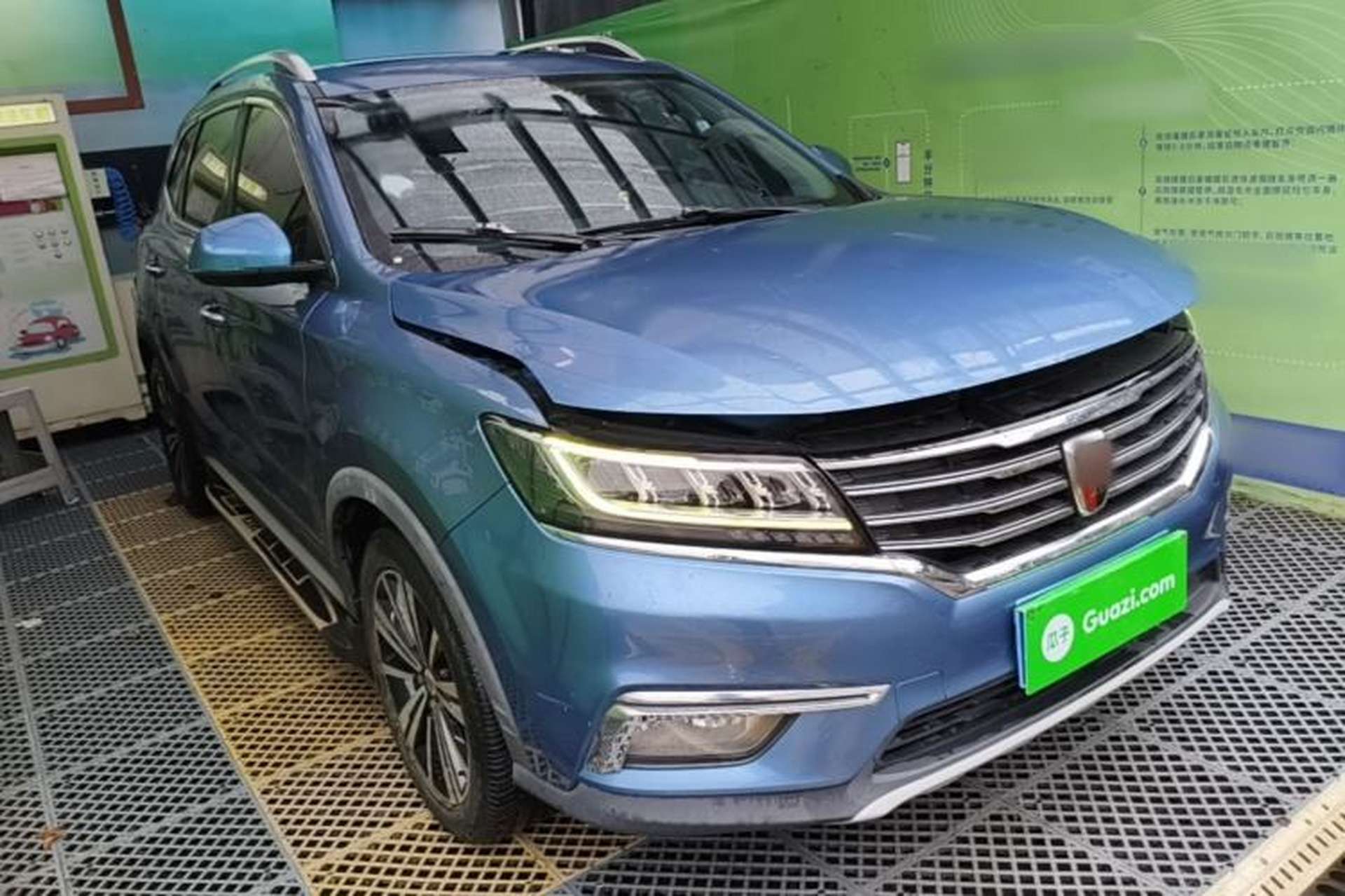 Used Roewe RX5 2019 20T Two-Wheel Drive Automatic 4G Connected Platinum Edition Front Right 45 Deg