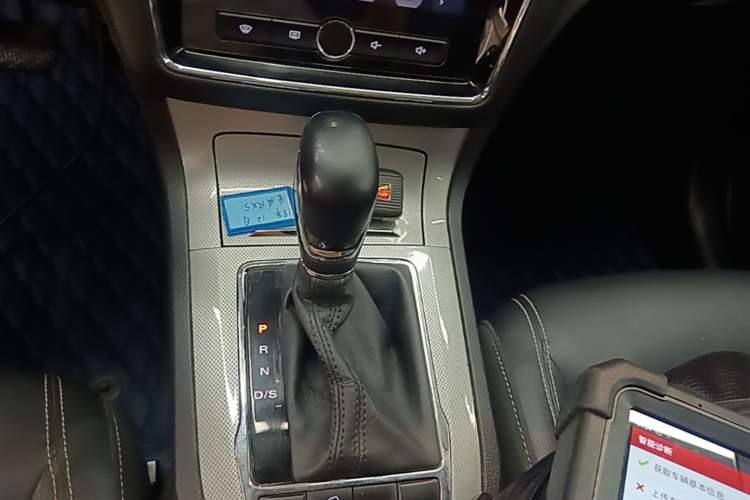 Used Roewe RX5 2019 20T Two-Wheel Drive Automatic Ali Smart Connectivity Platinum Edition Gear Lever