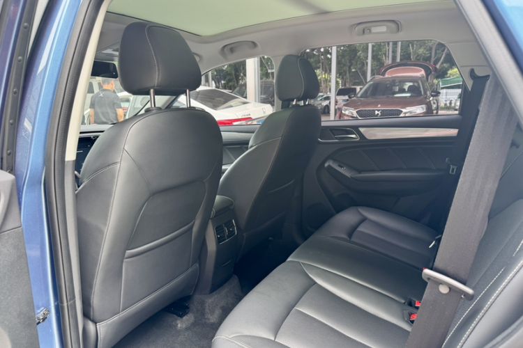 Used Roewe RX5 2019 20T Two-Wheel Drive Automatic Ali Smart Connectivity Platinum Edition Interior 3