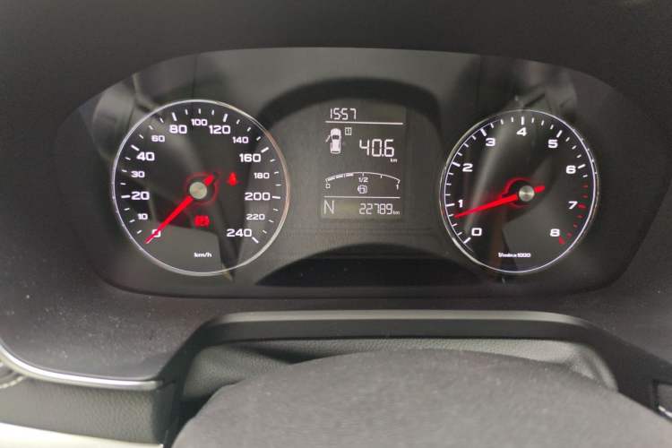 Used Roewe RX5 2019 20T Two-Wheel Drive Automatic 4G Connected Platinum Edition Odometer Close Up