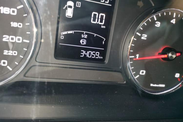 Used Roewe RX5 2019 20T Two-Wheel Drive Manual Ali Smart Network Platinum Edition Odometer Close Up