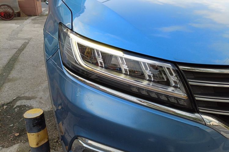 Used Roewe RX5 2019 20T Two-Wheel Drive Automatic 4G Connected Platinum Edition Right Front Headlight