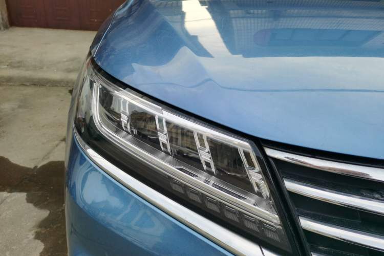 Used Roewe RX5 2019 20T Two-Wheel Drive Manual Ali Smart Network Platinum Edition Right Front Headlight