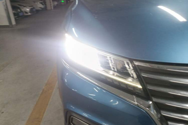 Used Roewe RX5 2019 20T Two-Wheel Drive Manual Ali Smart Network Platinum Edition Right Front Headlight