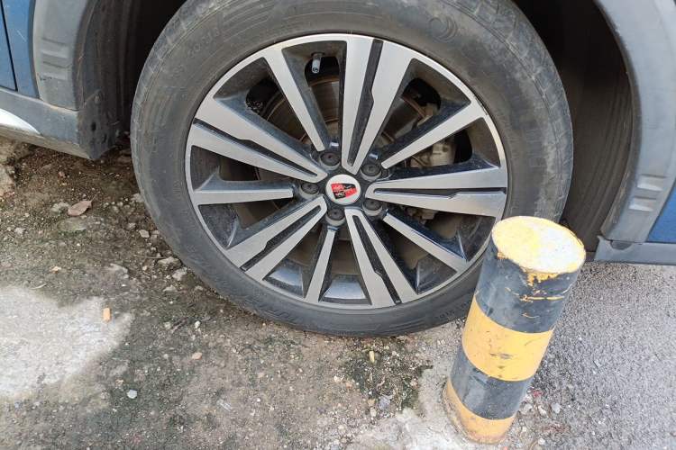 Used Roewe RX5 2019 20T Two-Wheel Drive Automatic 4G Connected Platinum Edition Right Front Wheel Hub