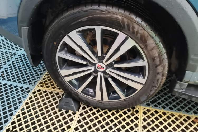 Used Roewe RX5 2019 20T Two-Wheel Drive Automatic 4G Connected Platinum Edition Right Rear Wheel Hub