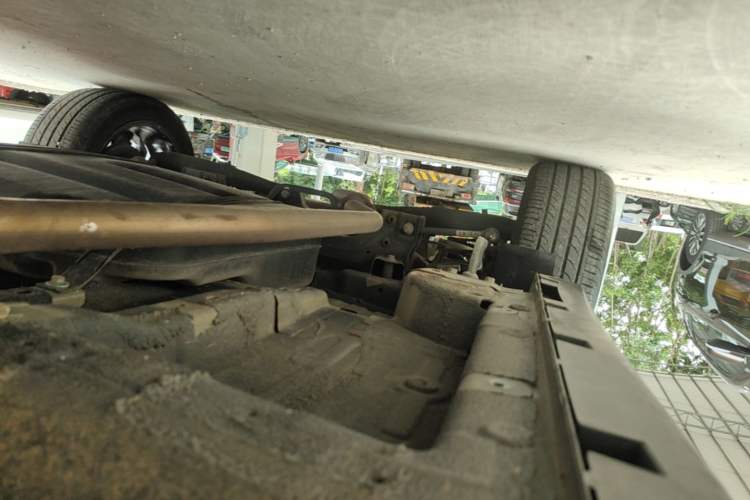 Used Roewe RX5 2019 20T Two-Wheel Drive Automatic Ali Smart Connectivity Platinum Edition Right Side Sill