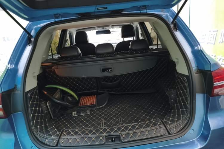 Used Roewe RX5 2019 20T Two-Wheel Drive Automatic 4G Connected Platinum Edition Trunk