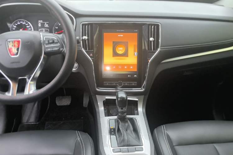 Used Roewe RX5 2019 20T Two-Wheel Drive Automatic 4G Connected Platinum Edition Audio And AC Panel