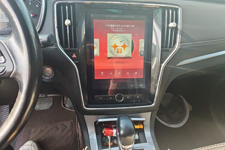 Used Roewe RX5 2019 20T Two-Wheel Drive Automatic 4G Connected Platinum Edition Audio And AC Panel