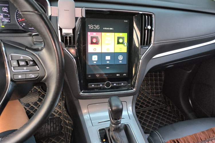 Used Roewe RX5 2019 20T Two-Wheel Drive Automatic 4G Connected Platinum Edition Audio And AC Panel